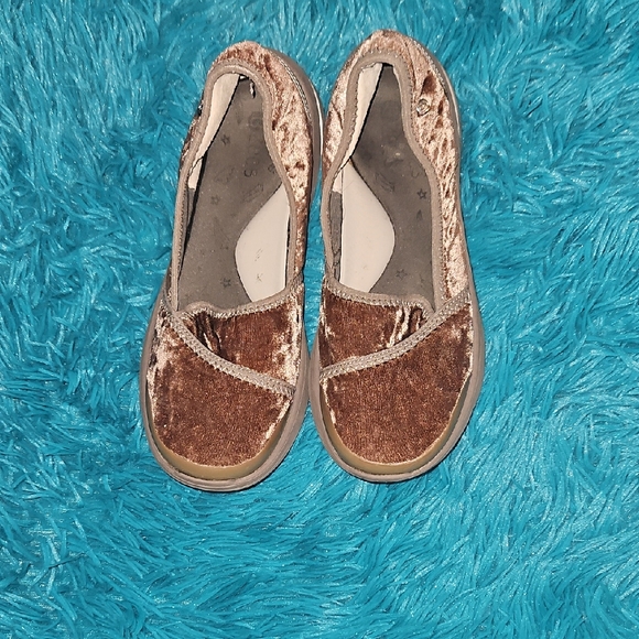 Balance Shoes - Velvet Slip-On Women’s Flats in Rose Gold
